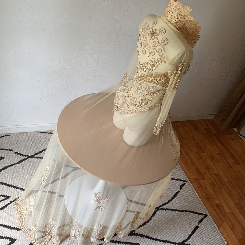 INDONESIAN KEBAYA beautifully beaded collared dress in gold and ivory. Mesh